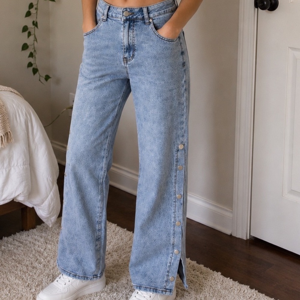 Ettelo Denim Collection Light Wash High Rise Side Snap Button Straight Leg Jeans